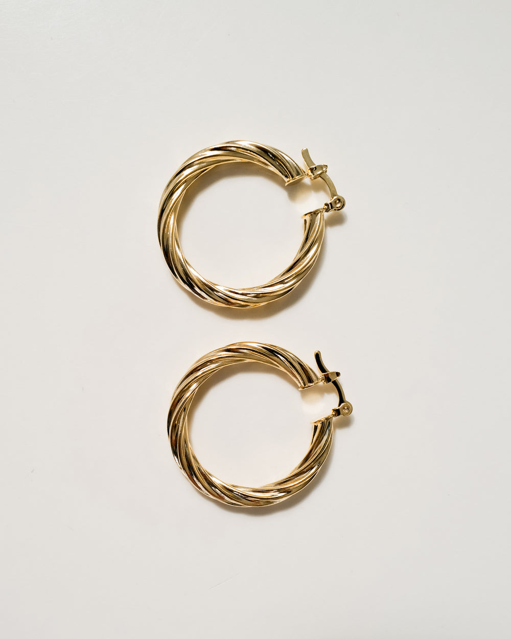 MARIE TWIST HOOP EARRINGS